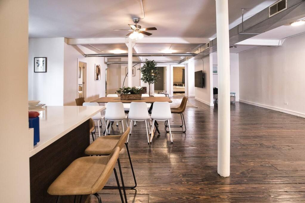 Huge 4Br Chicago Downtown Retreat Good For Groups Sleeps 10 Near Mccormick Place And Field Museum Apartment Chicago