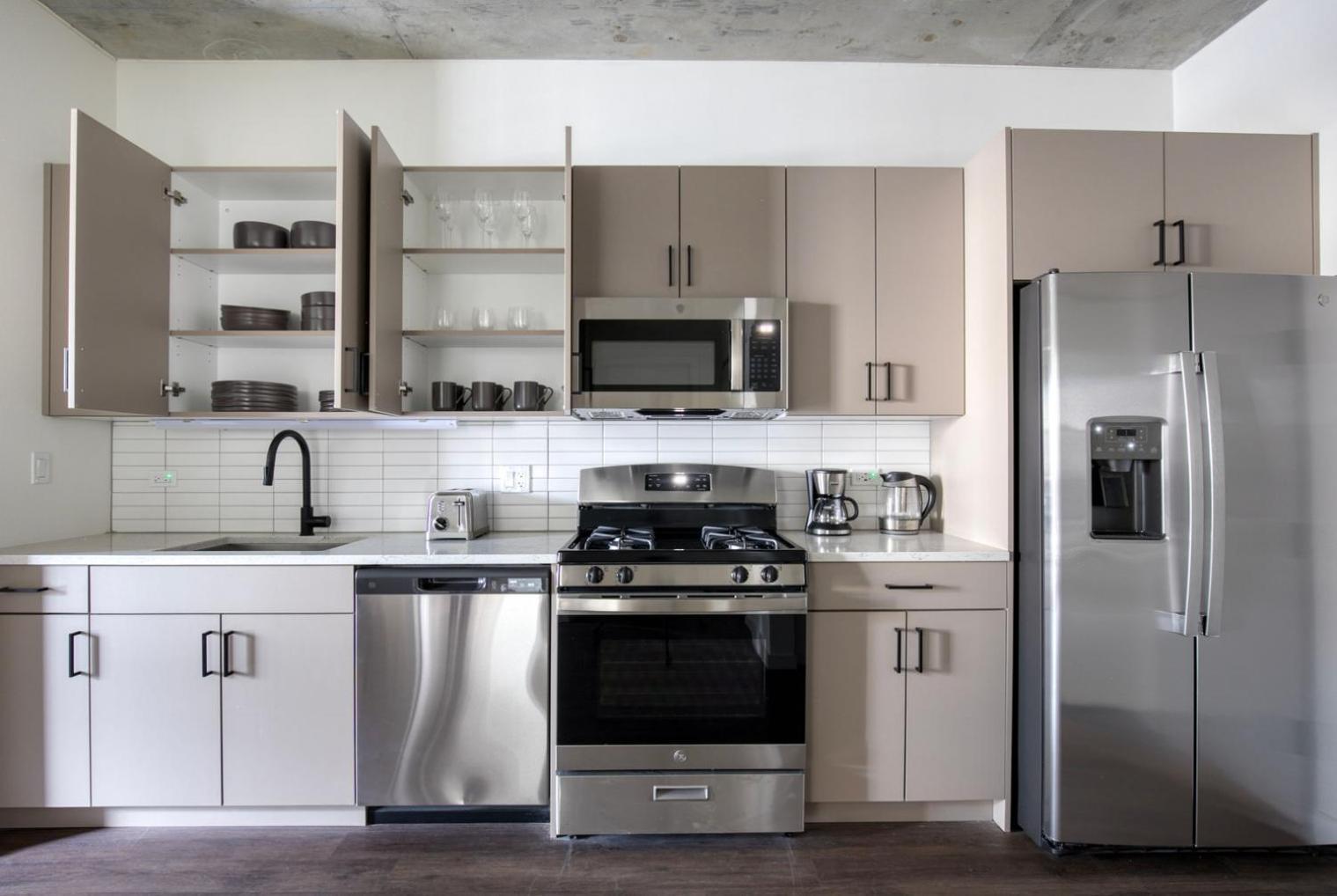 River North 1br Nr L Stop Riverwalk Loop Chi-1037