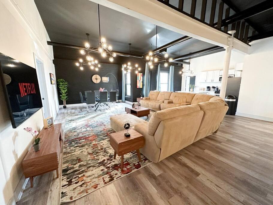 Apartment Luxury 5Br Chicago Retreat Perfect For Groups With Pool Table & Optional Parking Near Mccormick Place And Soldier Field *