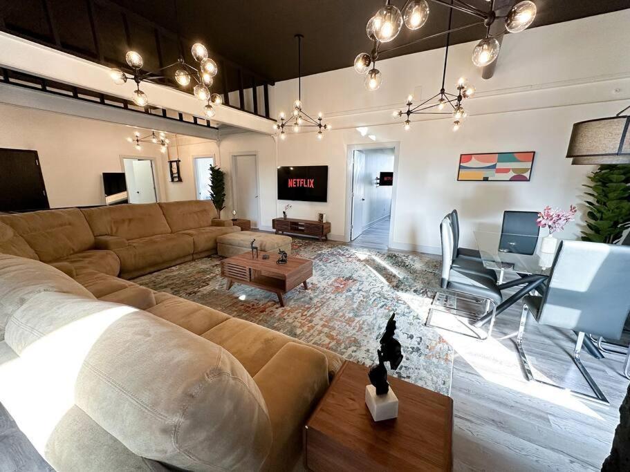 Apartment Luxury 5Br Chicago Retreat Perfect For Groups With Pool Table & Optional Parking Near Mccormick Place And Soldier Field Chicago