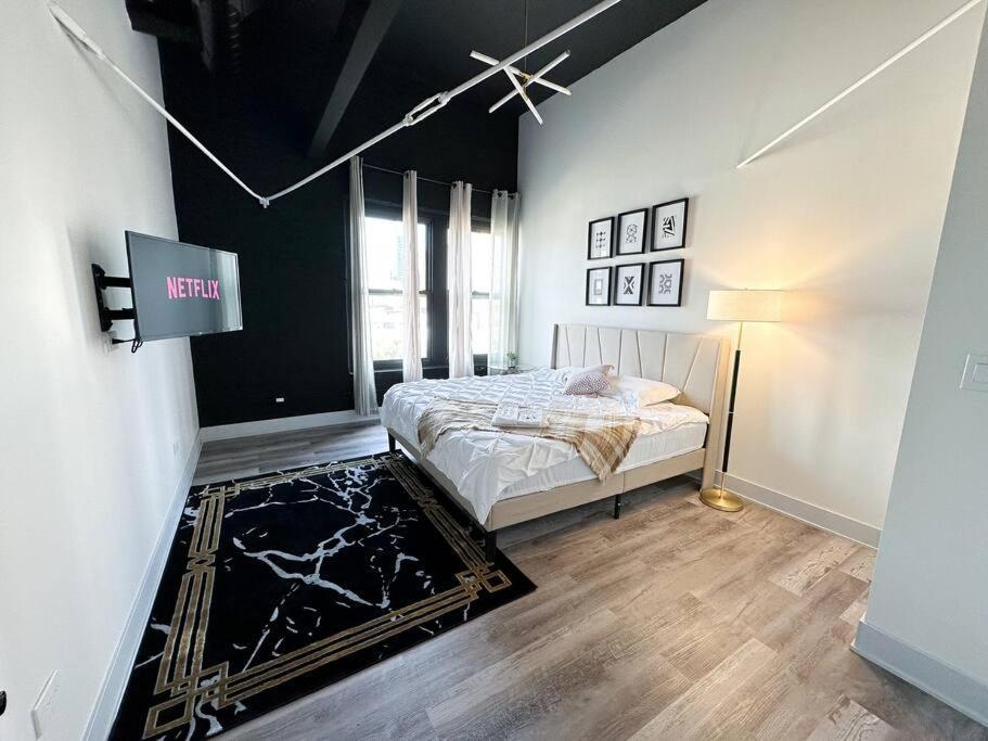 Luxury 5Br Chicago Retreat Perfect For Groups With Pool Table & Optional Parking Near Mccormick Place And Soldier Field Apartment
