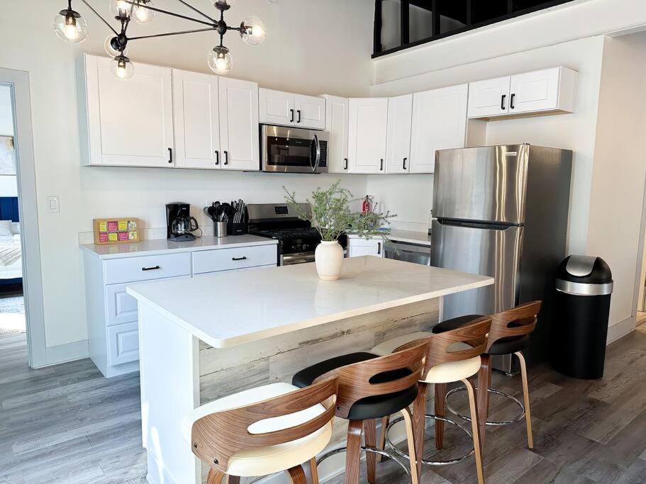Apartment Luxury 5Br Chicago Retreat Perfect For Groups With Pool Table & Optional Parking Near Mccormick Place And Soldier Field *
