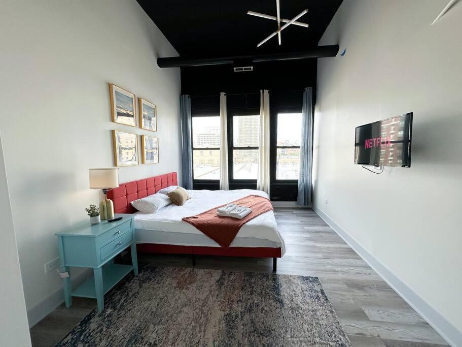 Apartment Luxury 5Br Chicago Retreat Perfect For Groups With Pool Table & Optional Parking Near Mccormick Place And Soldier Field
