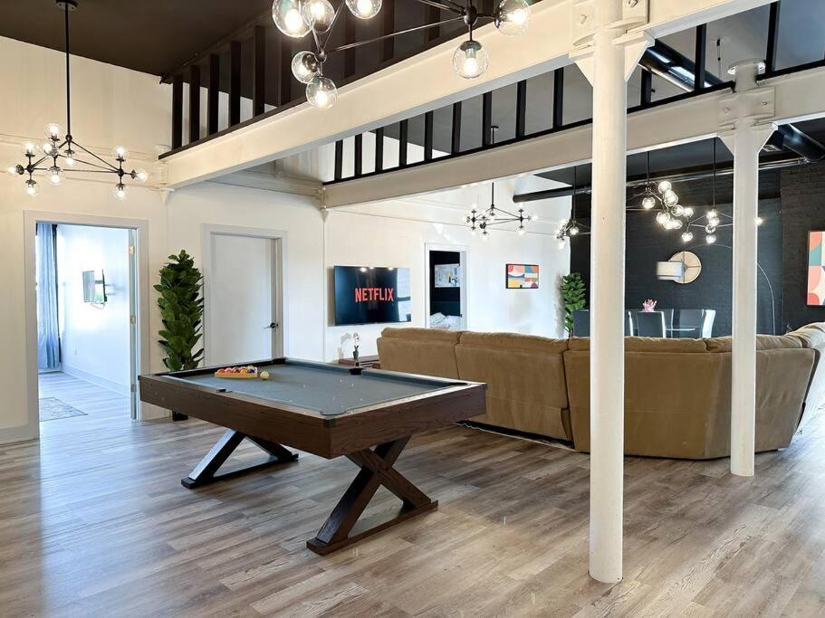 Luxury 5br Retreat Perfect For Groups With Pool Table & Optional Parking Near Mccormick Place And Soldier Field Appartement Chicago