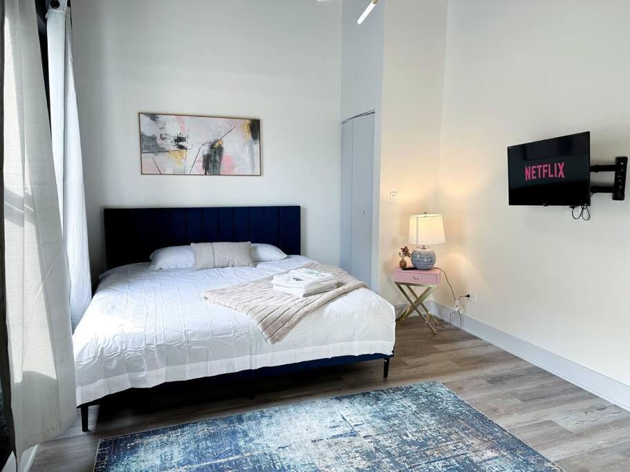 Luxury 5Br Chicago Retreat Perfect For Groups With Pool Table & Optional Parking Near Mccormick Place And Soldier Field Apartment