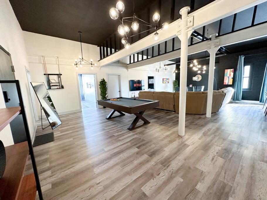 Apartment Luxury 5Br Chicago Retreat Perfect For Groups With Pool Table & Optional Parking Near Mccormick Place And Soldier Field Chicago