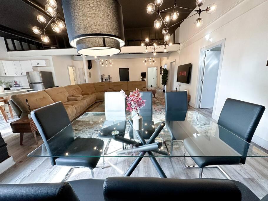 Luxury 5Br Chicago Retreat Perfect For Groups With Pool Table & Optional Parking Near Mccormick Place And Soldier Field Apartment Chicago