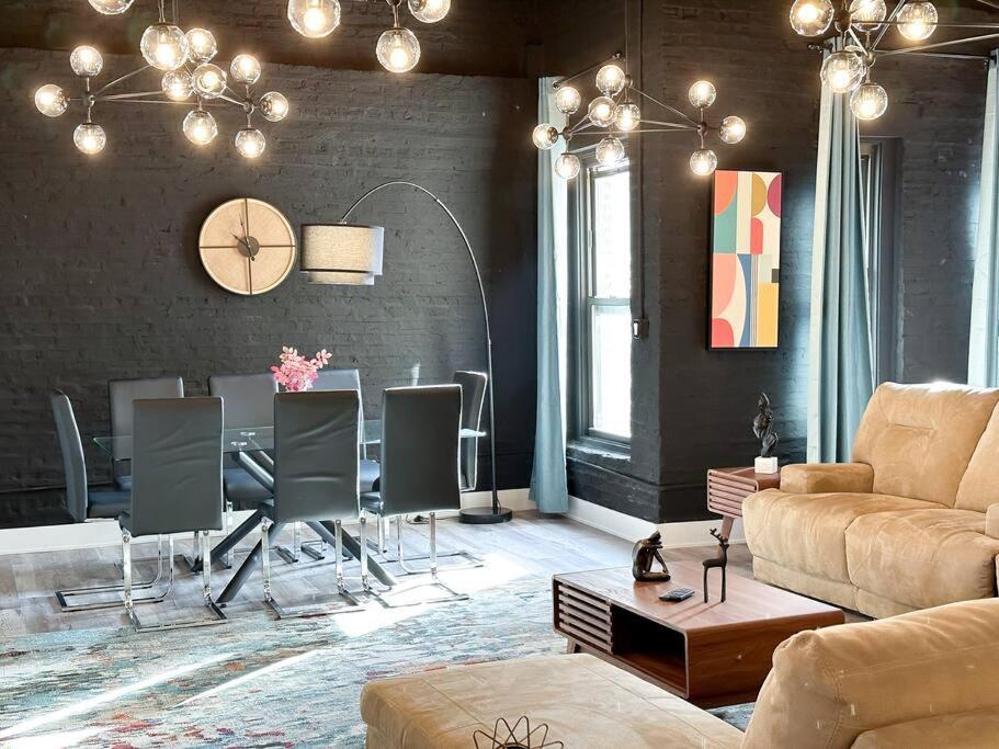 Apartment Luxury 5Br Chicago Retreat Perfect For Groups With Pool Table & Optional Parking Near Mccormick Place And Soldier Field *