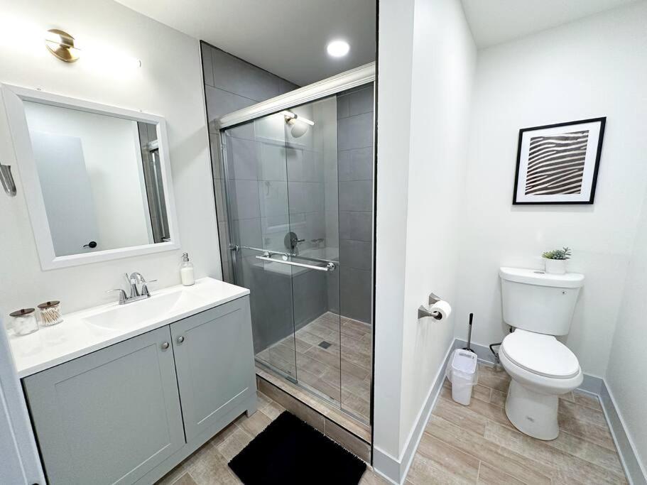 Luxury 5br Retreat Perfect For Groups With Pool Table & Optional Parking Near Mccormick Place And Soldier Field Appartement *