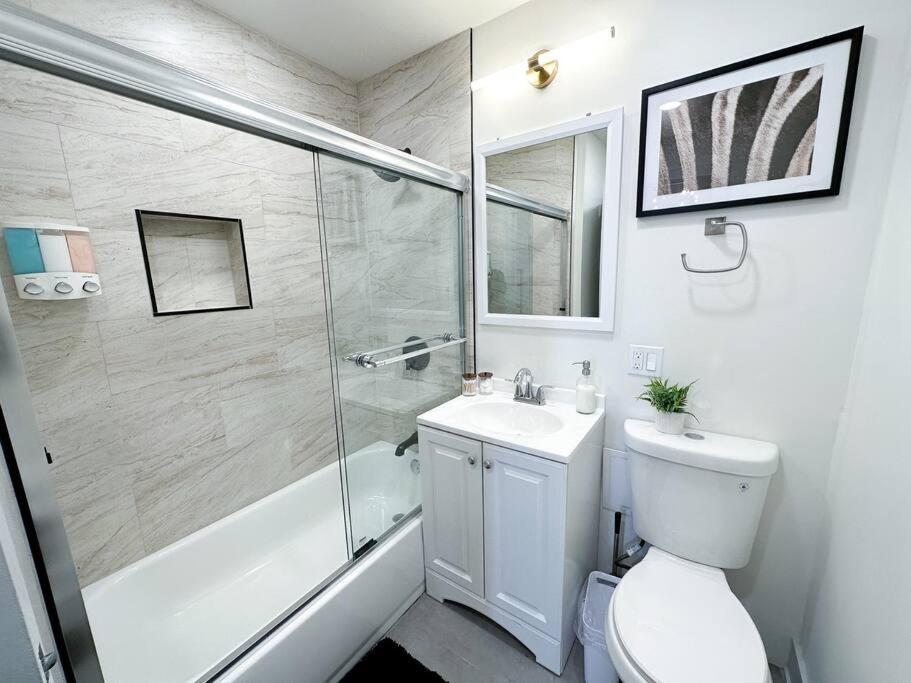 Luxury 5Br Chicago Retreat Perfect For Groups With Pool Table & Optional Parking Near Mccormick Place And Soldier Field Chicago