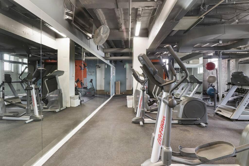 Prime & Fully Furnished - Windermere 609 Apartment