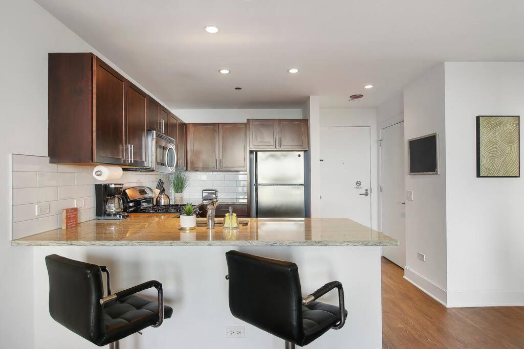 1br Chic & Elite In Hyde Park - Shoreland 714