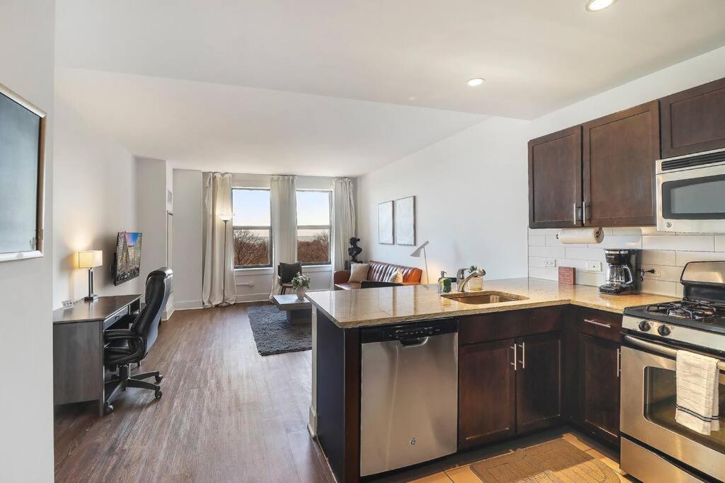 1br Chic & Elite In Hyde Park - Shoreland 714 *