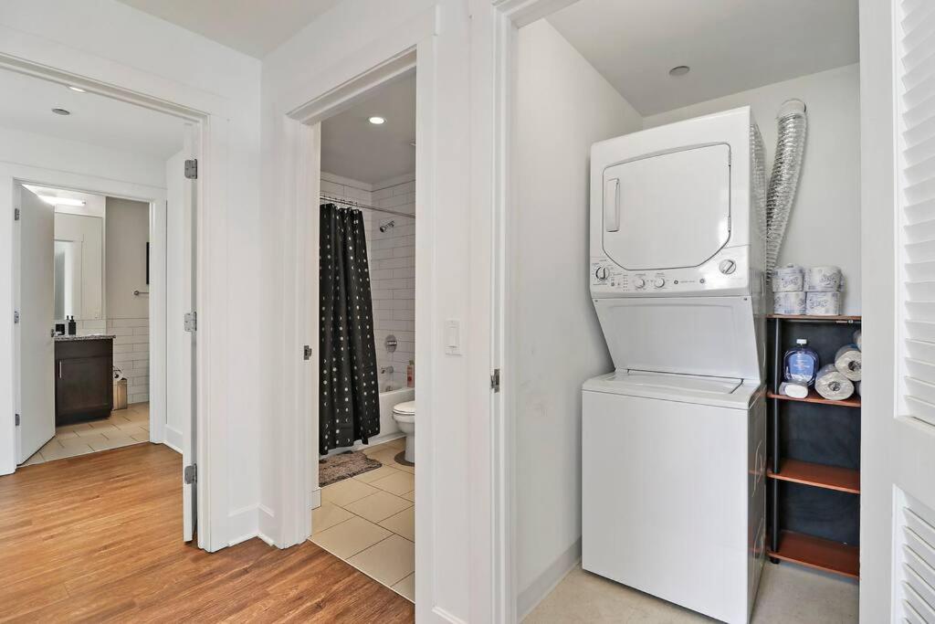 2br Stylish In Hyde Park - Shoreland 1320