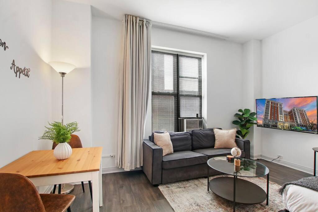 Cozy & Comfy In - Del Prado 418 Apartment