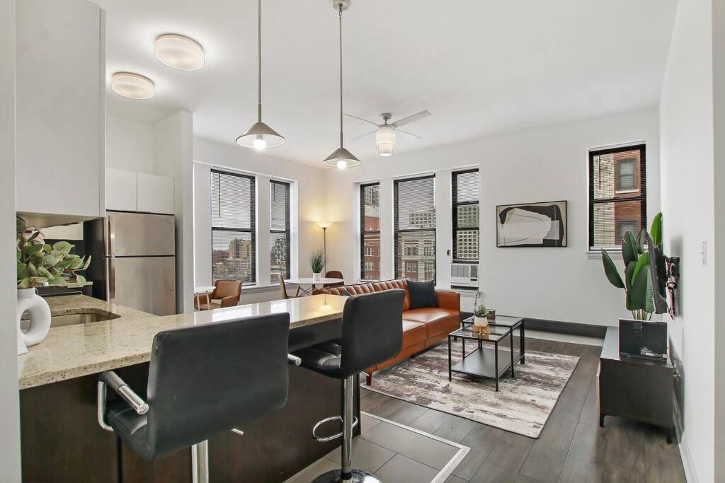 Apartment 2br Comfy And Roomy In - Del Prado 1013 *