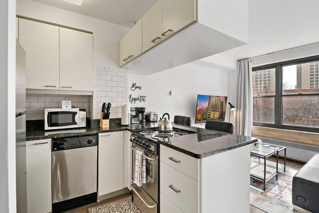 Apartment Warm & Elegant In - Algonquin 06-005a Rep Chicago