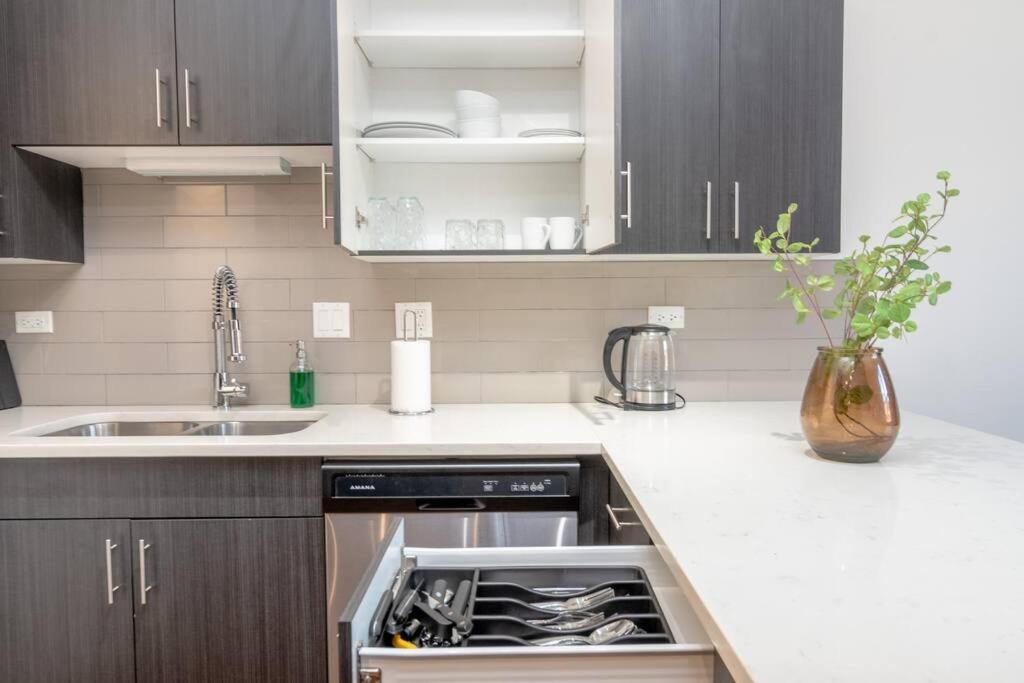 Stylish 3Br Chicago Getaway With Optional Parking Near Mccormick Place, Grant Park & Soldier Field * Chicago