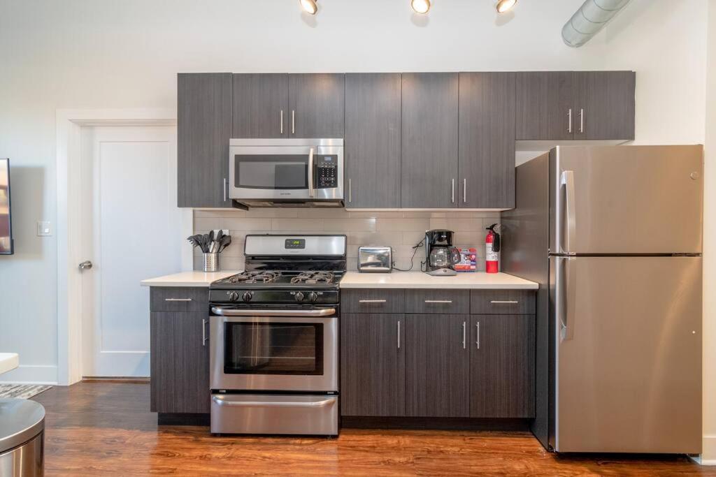 Stylish 3Br Chicago Getaway With Optional Parking Near Mccormick Place, Grant Park & Soldier Field Apartment