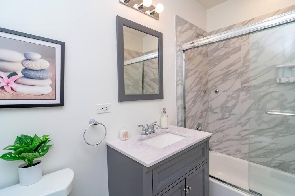 Stylish 3Br Chicago Getaway With Optional Parking Near Mccormick Place, Grant Park & Soldier Field Apartment Chicago
