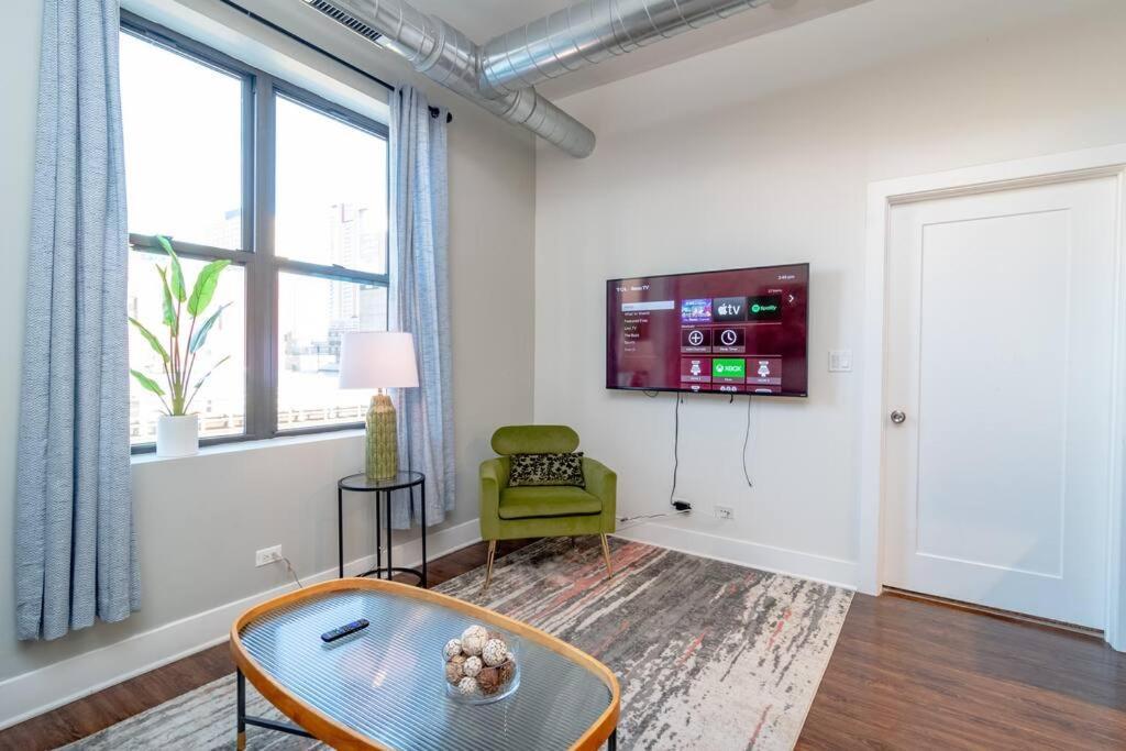 Stylish 3Br Chicago Getaway With Optional Parking Near Mccormick Place, Grant Park & Soldier Field *