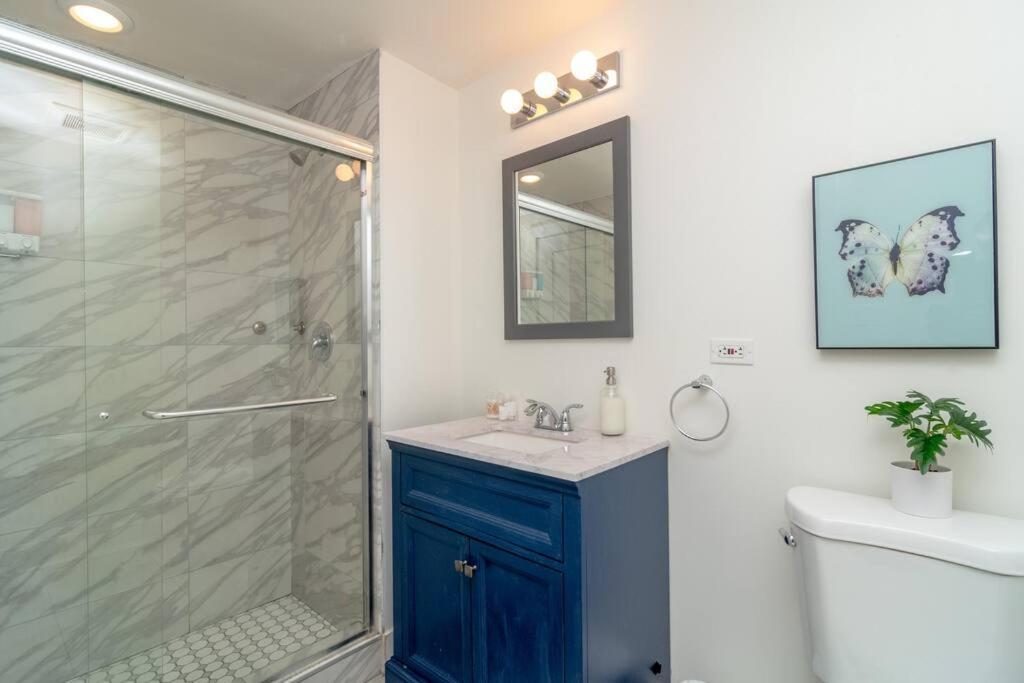Mccormick Place Charming 3Br Suite With Optional Parking Sleeps 8 Guests Near Soldier Field And Lakefront Trail Chicago