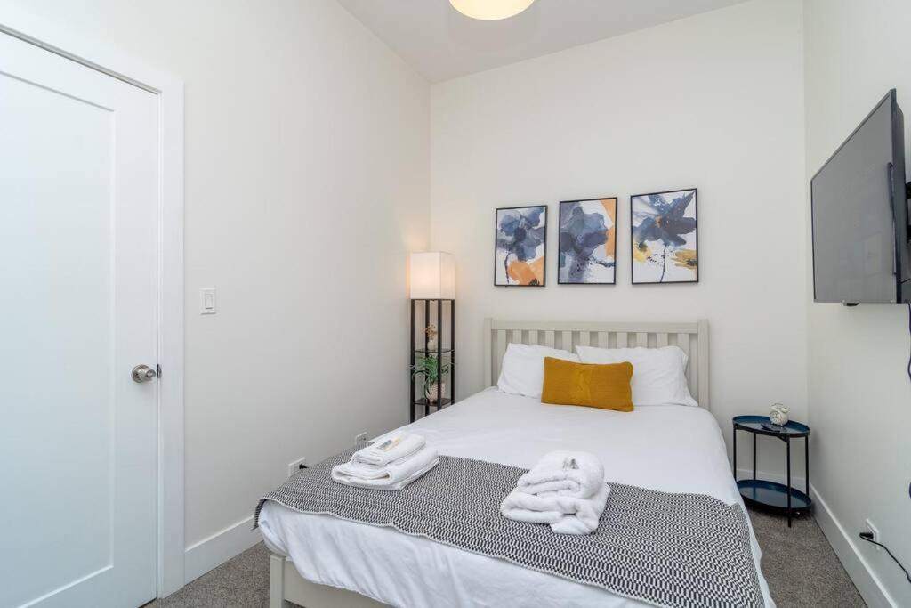 Mccormick Place Charming 3Br Suite With Optional Parking Sleeps 8 Guests Near Soldier Field And Lakefront Trail Chicago