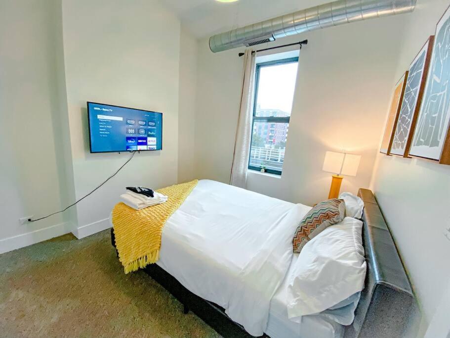 Mccormick Place Charming 3Br Suite With Optional Parking Sleeps 8 Guests Near Soldier Field And Lakefront Trail *