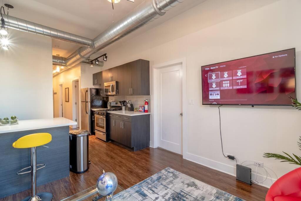 Apartment Mccormick Place Charming 3Br Suite With Optional Parking Sleeps 8 Guests Near Soldier Field And Lakefront Trail