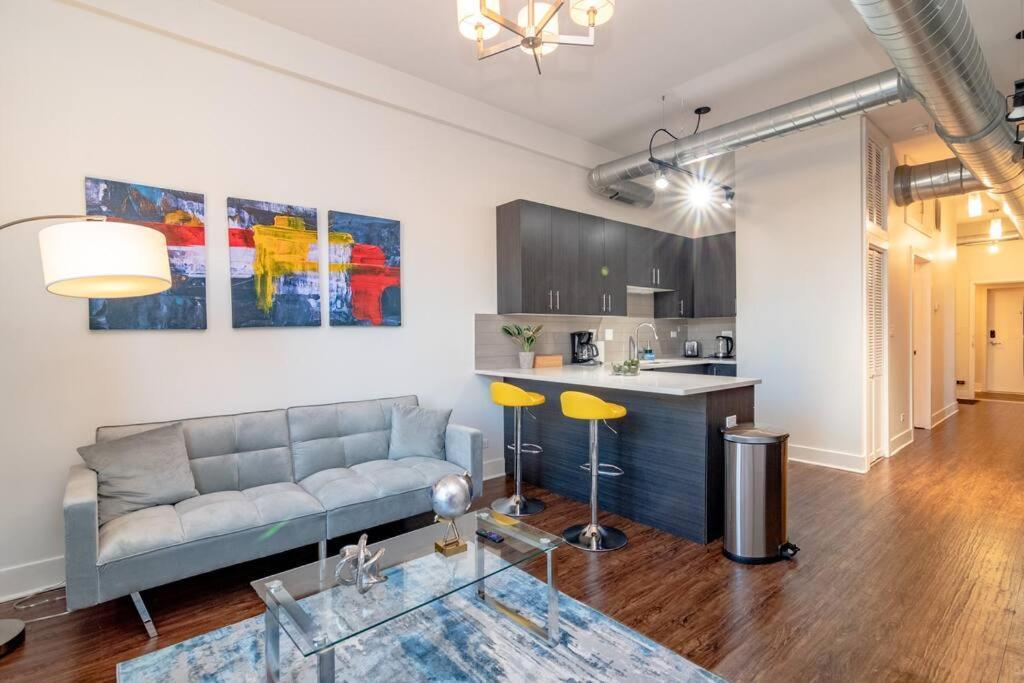 Mccormick Place Charming 3Br Suite With Optional Parking Sleeps 8 Guests Near Soldier Field And Lakefront Trail Apartment