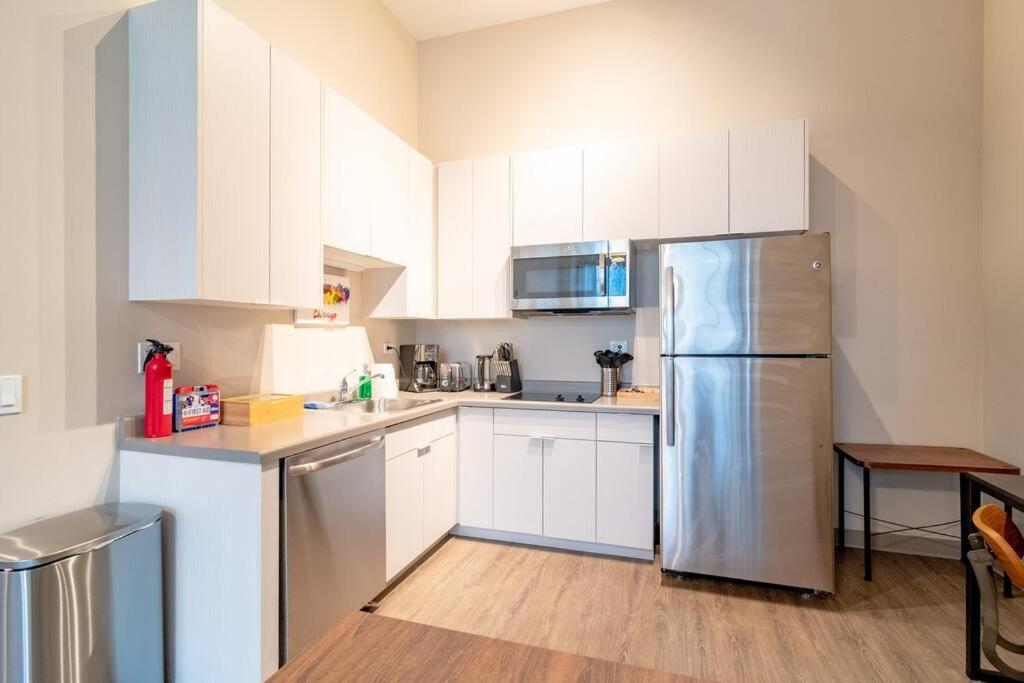 Mccormick Oasis With Balcony, Optional Parking, Patio, Gym For Up To 6 Guests * Chicago