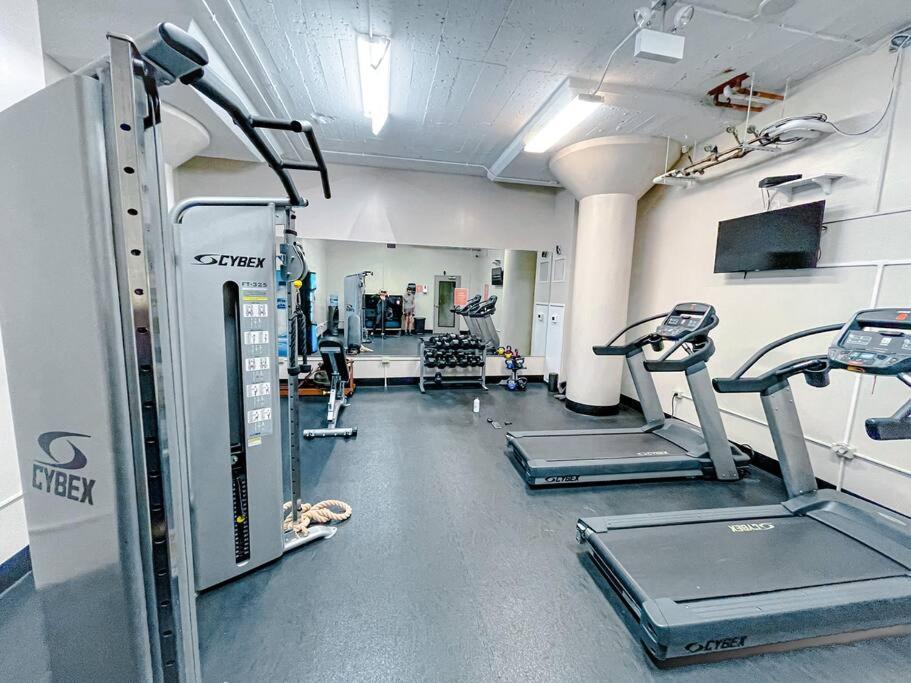 Apartment Mccormick Oasis With Balcony, Optional Parking, Patio, Gym For Up To 6 Guests *