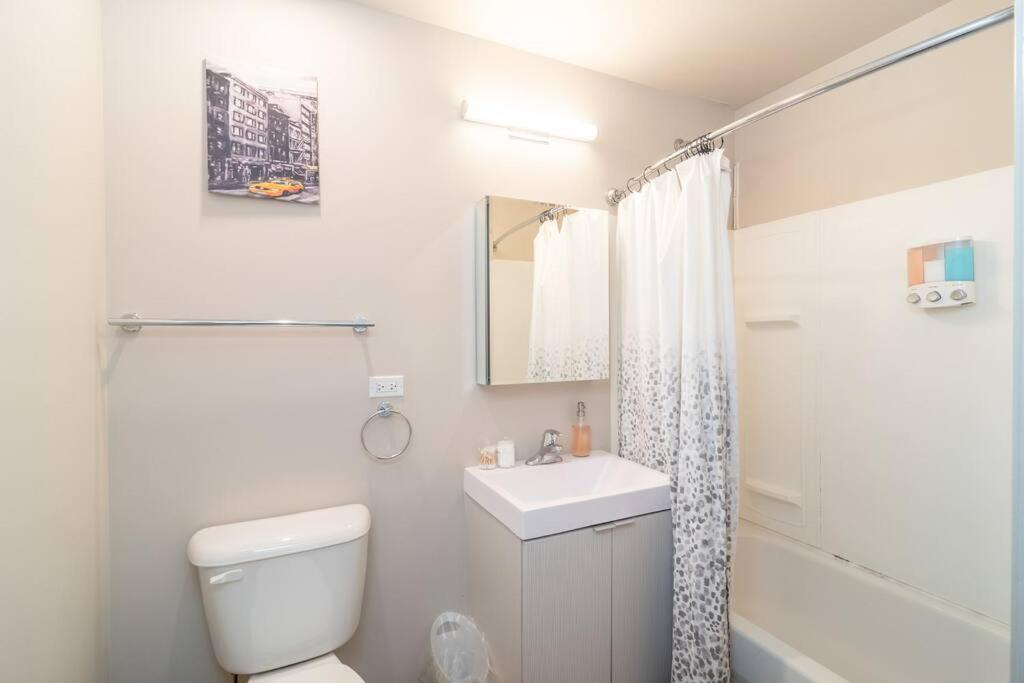 Mccormick Oasis With Balcony, Optional Parking, Patio, Gym For Up To 6 Guests Apartment *