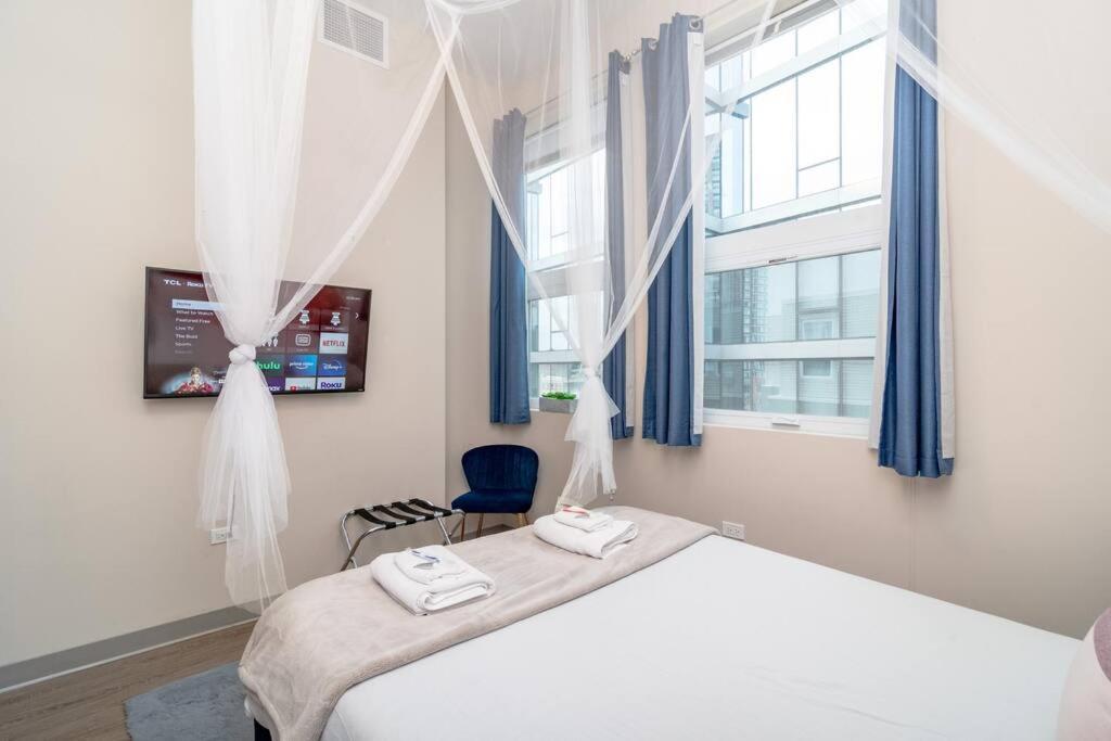 Apartment Mccormick Oasis With Balcony, Optional Parking, Patio, Gym For Up To 6 Guests
