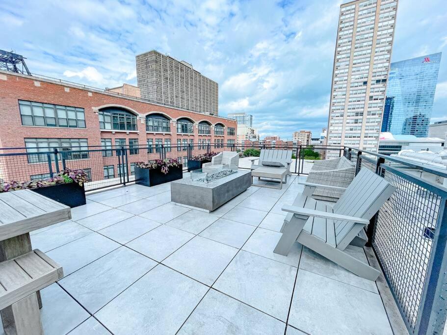 Mccormick Oasis With Balcony, Optional Parking, Patio, Gym For Up To 6 Guests * Chicago
