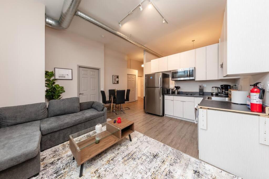 Spacious 2Br In South Loop With Optional Parking, Gym And Patio Near Mccormick Place, Grant Park, Soldier Field & Museum Campus * Chicago