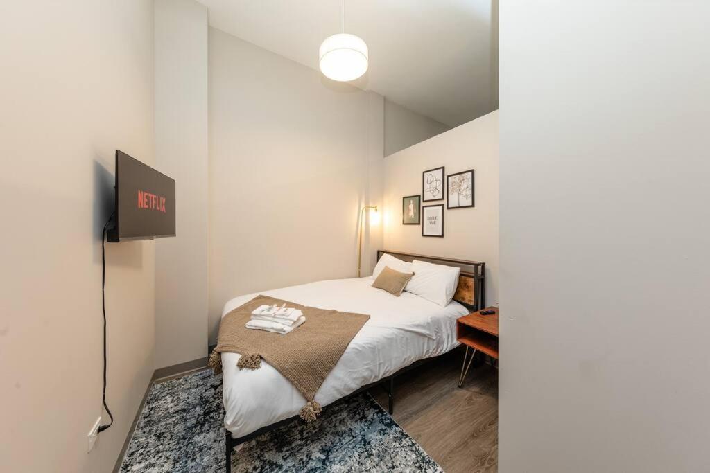 Spacious 2Br In South Loop With Optional Parking, Gym And Patio Near Mccormick Place, Grant Park, Soldier Field & Museum Campus