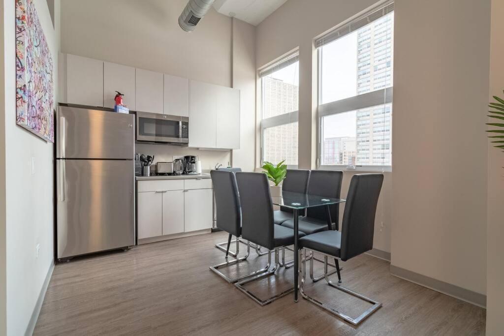 Modern 2Br South Loop Gem Near Mccormick Place, Navy Pier, Adler Planetarium & Columbia College
