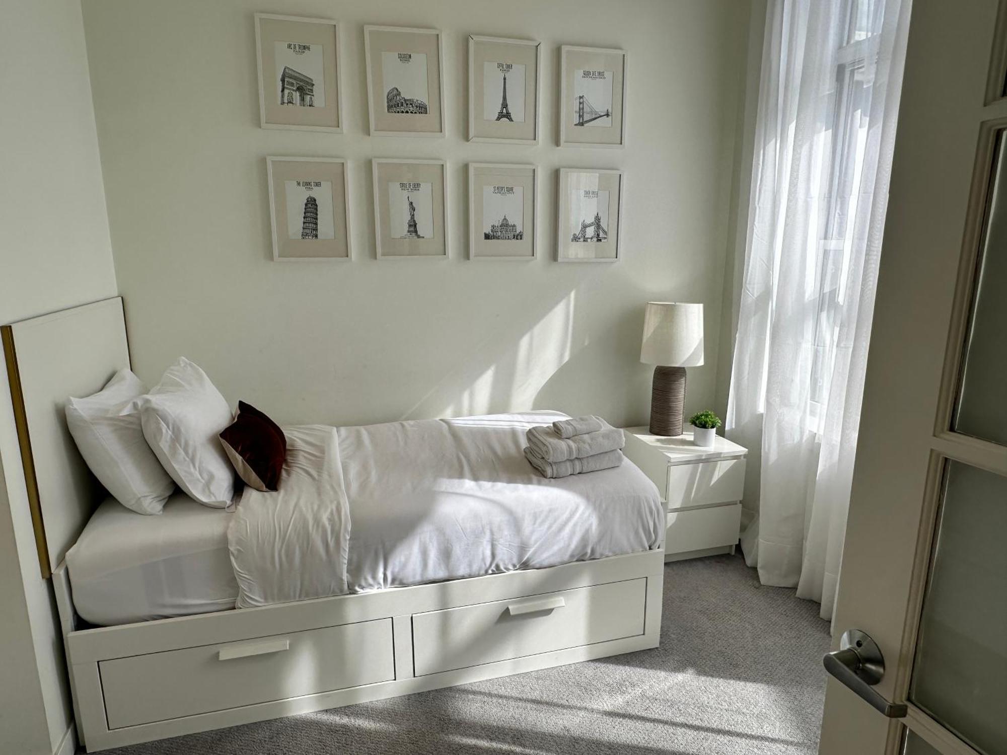 Holiday home Old Town Pied-a-terre With Private Terrace And Parking! Chicago