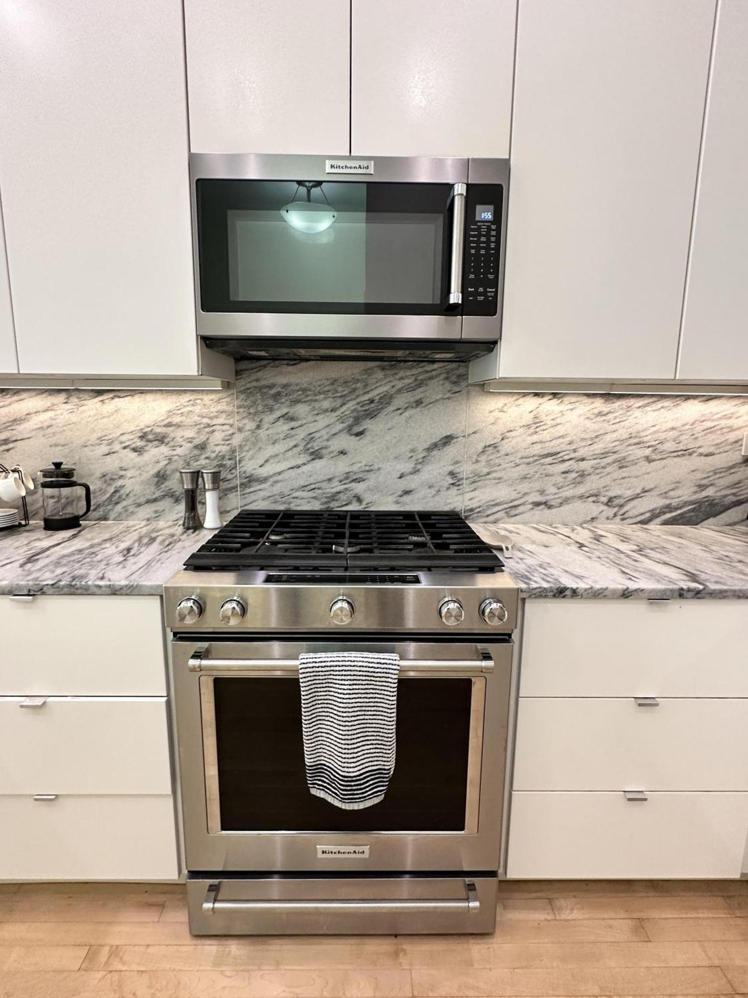 Holiday home Old Town Pied-a-terre With Private Terrace And Parking! Chicago