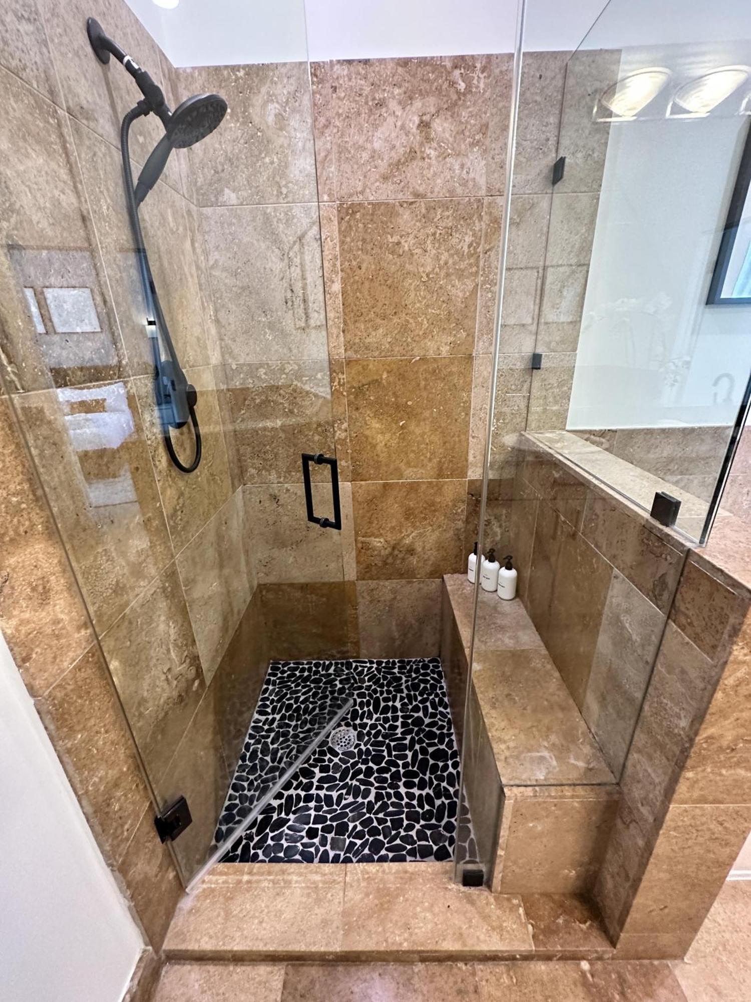 Old Town Pied-a-terre With Private Terrace And Parking! Chicago