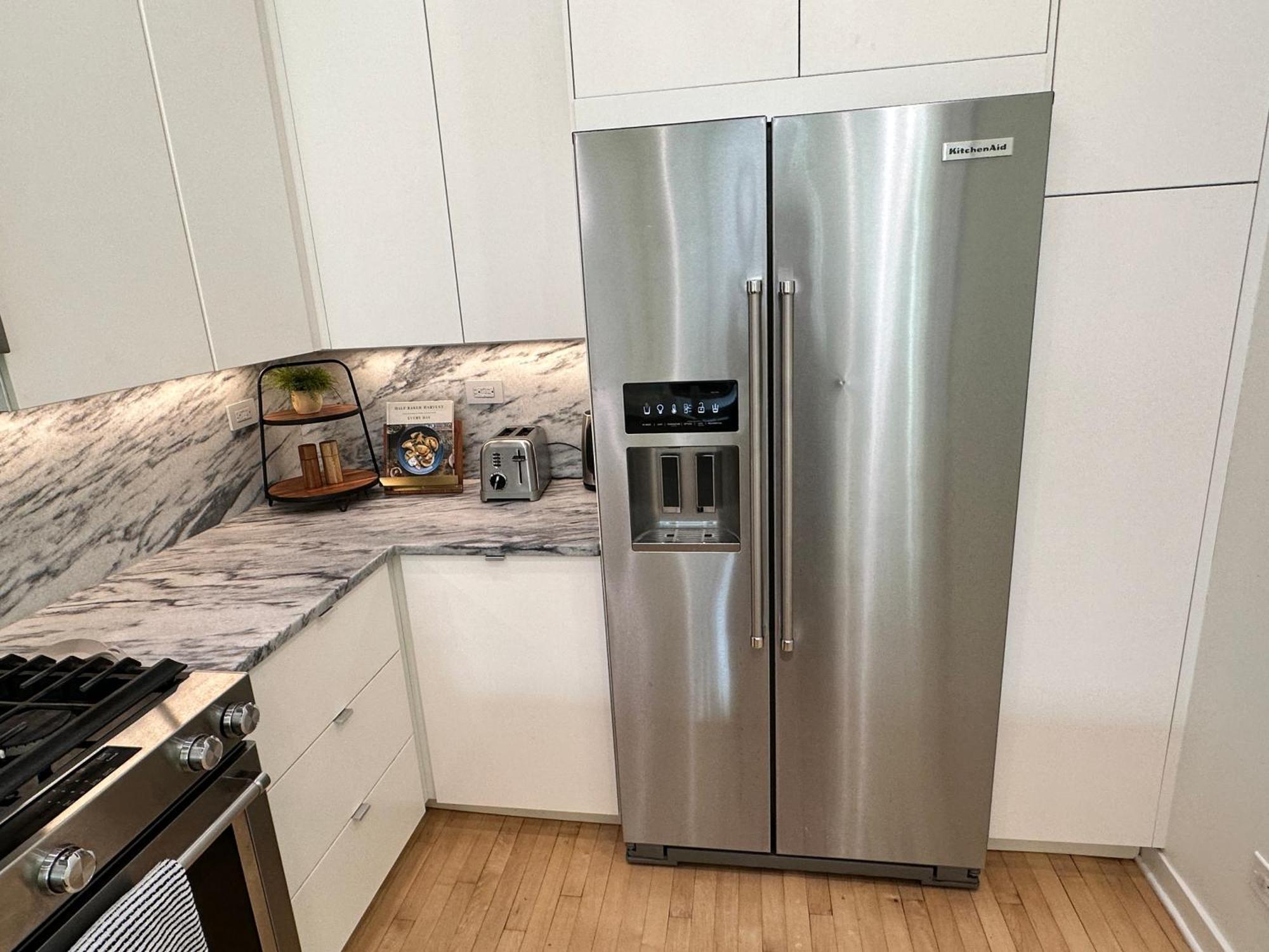 Old Town Pied-a-terre With Private Terrace And Parking! Chicago