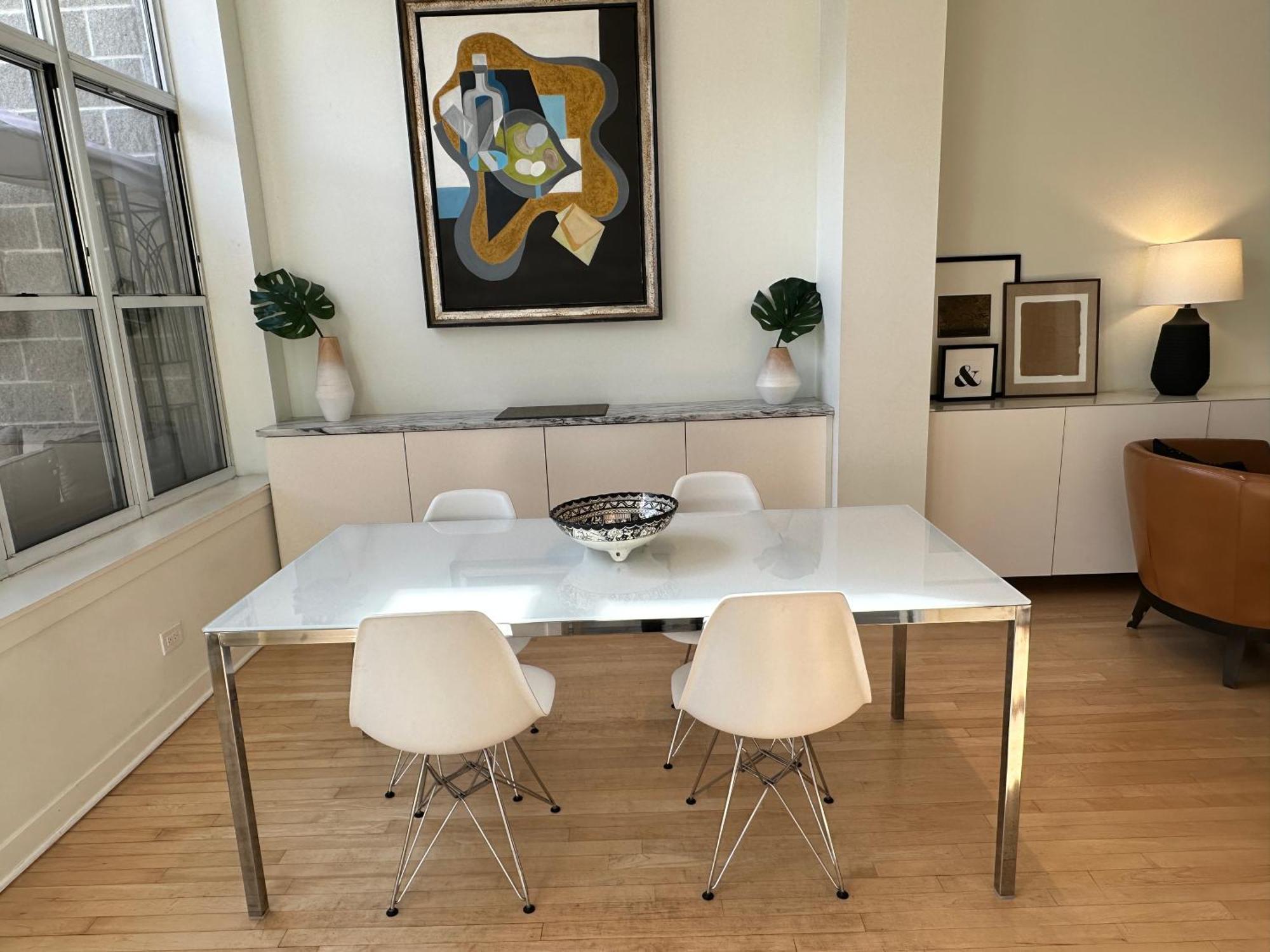 Old Town Pied-a-terre With Private Terrace And Parking! Holiday home Chicago