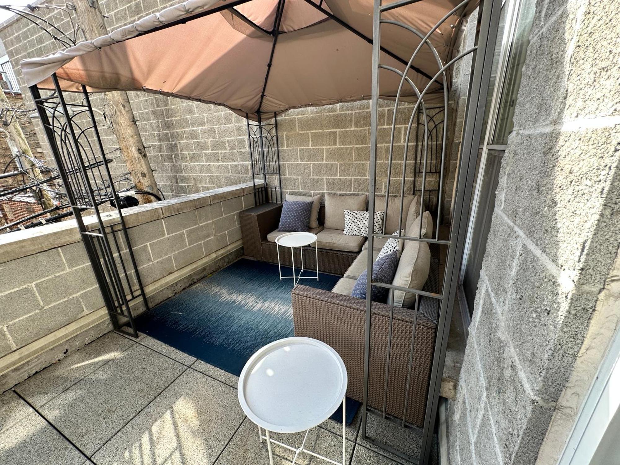 Holiday home Old Town Pied-a-terre With Private Terrace And Parking! Chicago