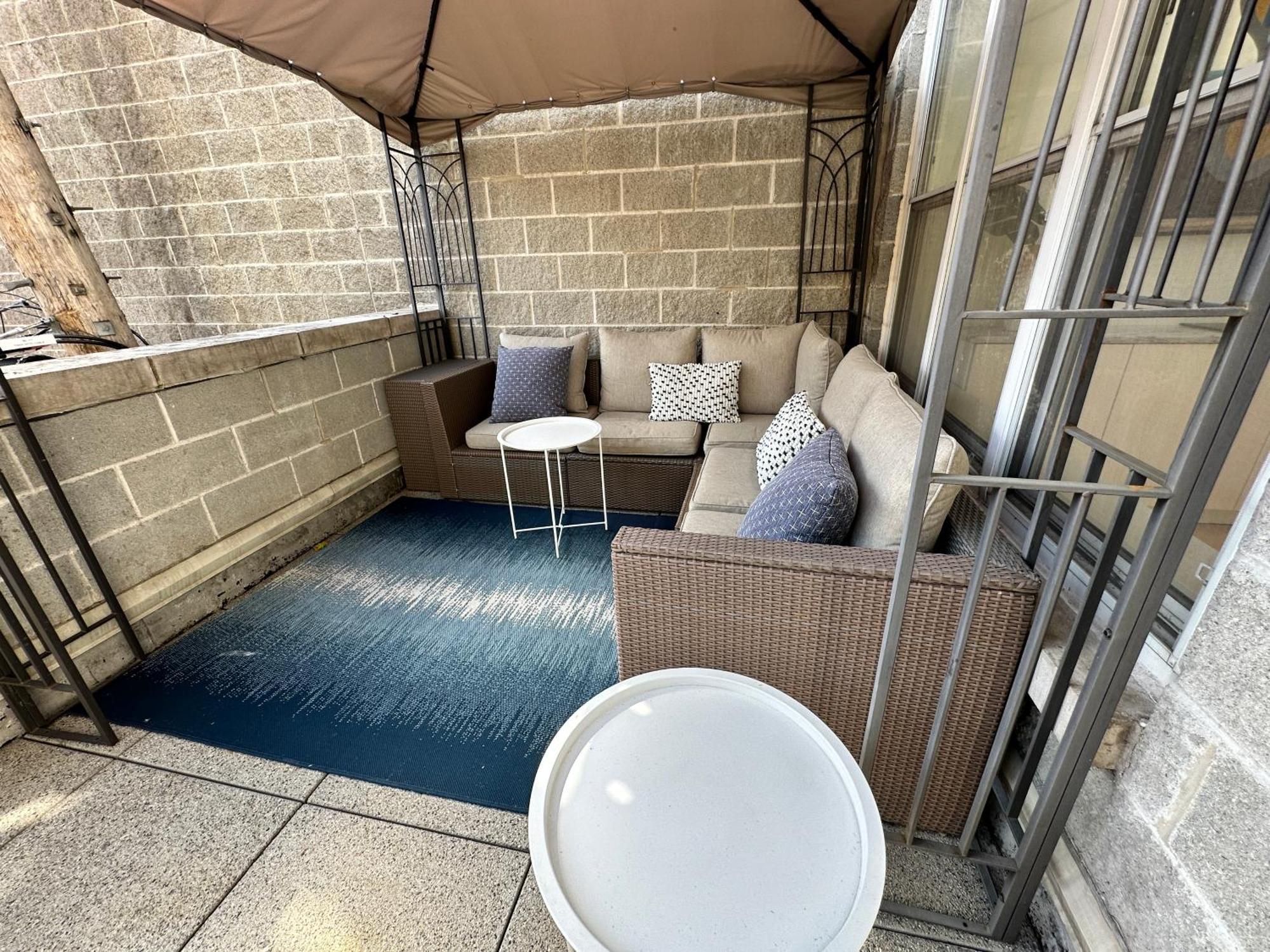 Old Town Pied-a-terre With Private Terrace And Parking! Chicago