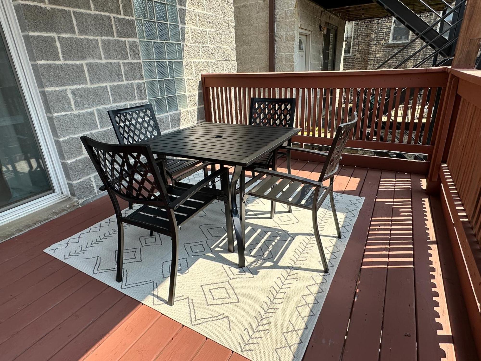Holiday home Modern Wrigley Oasis With Parking! Chicago