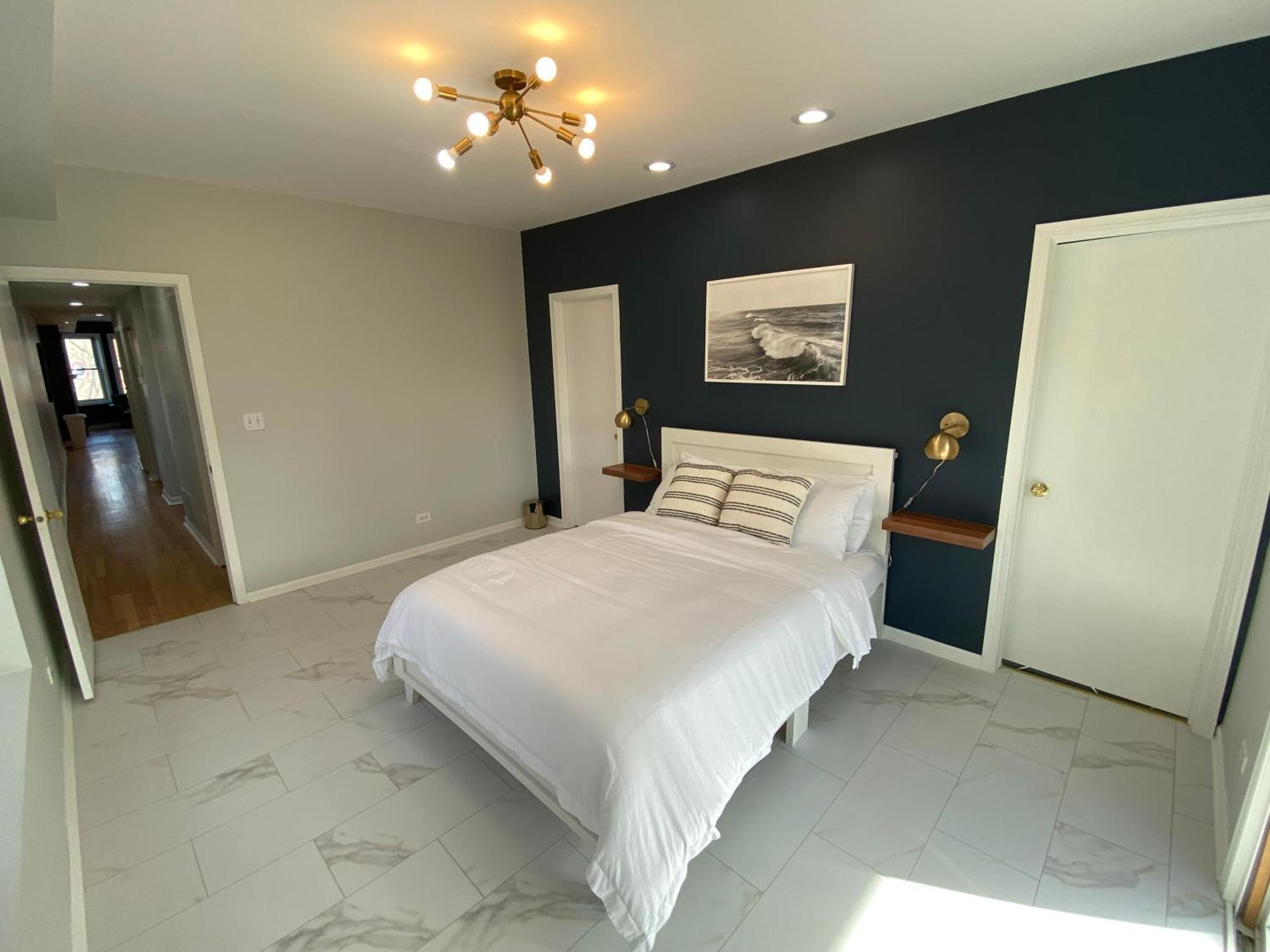 Modern Wrigley Oasis With Parking! Holiday home *