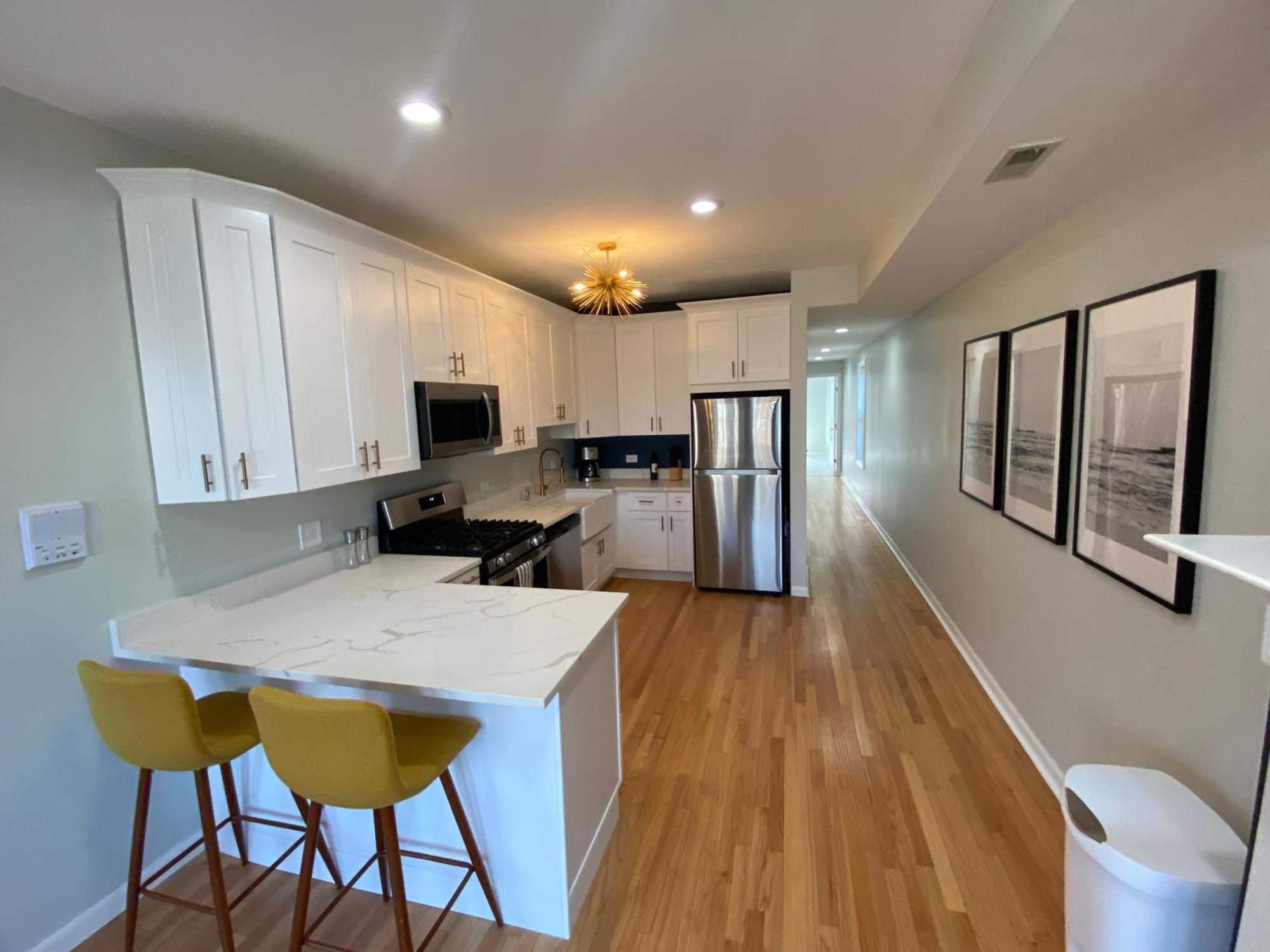 Modern Wrigley Oasis With Parking!
