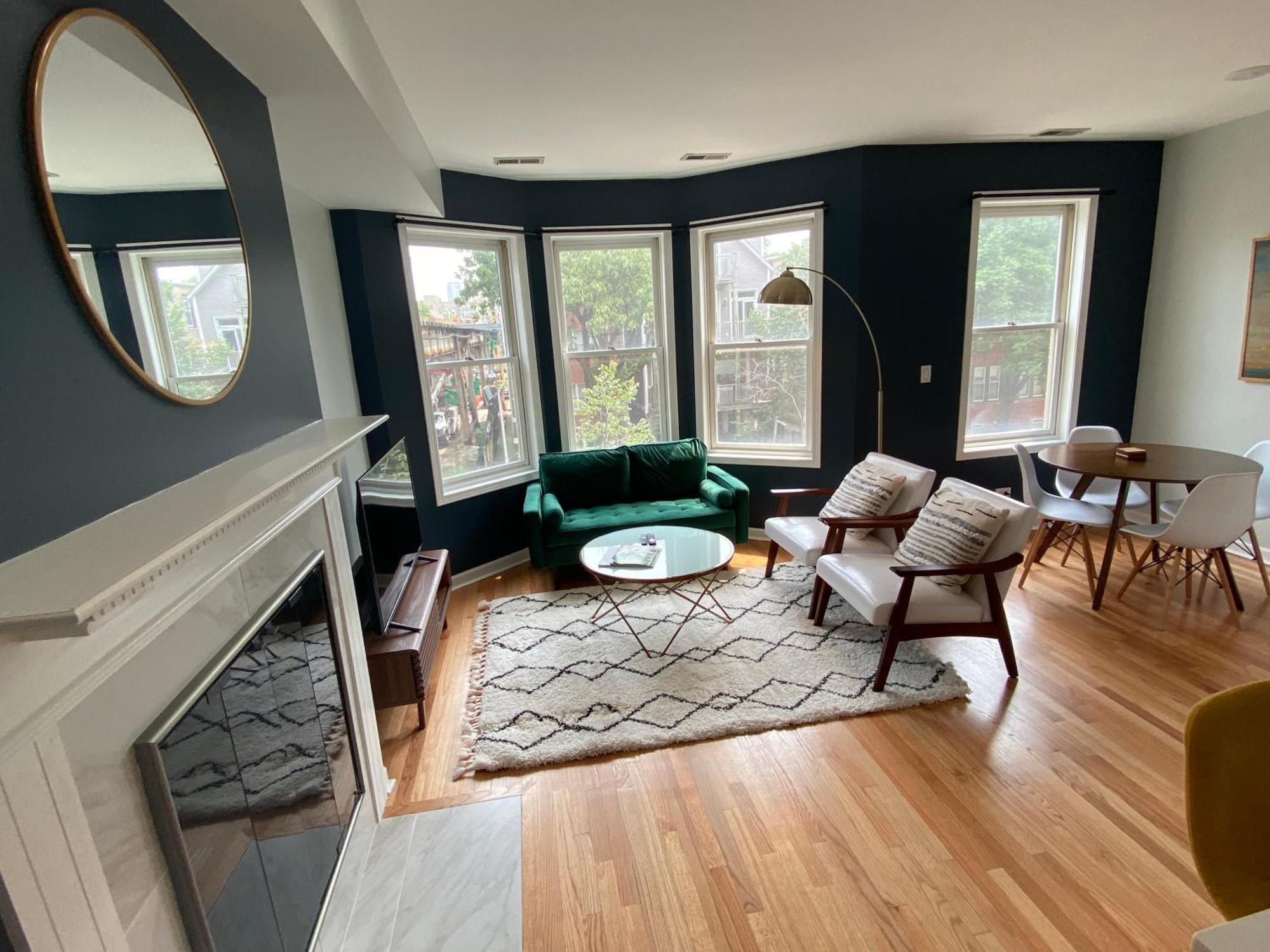 Modern Wrigley Oasis With Parking! Holiday home