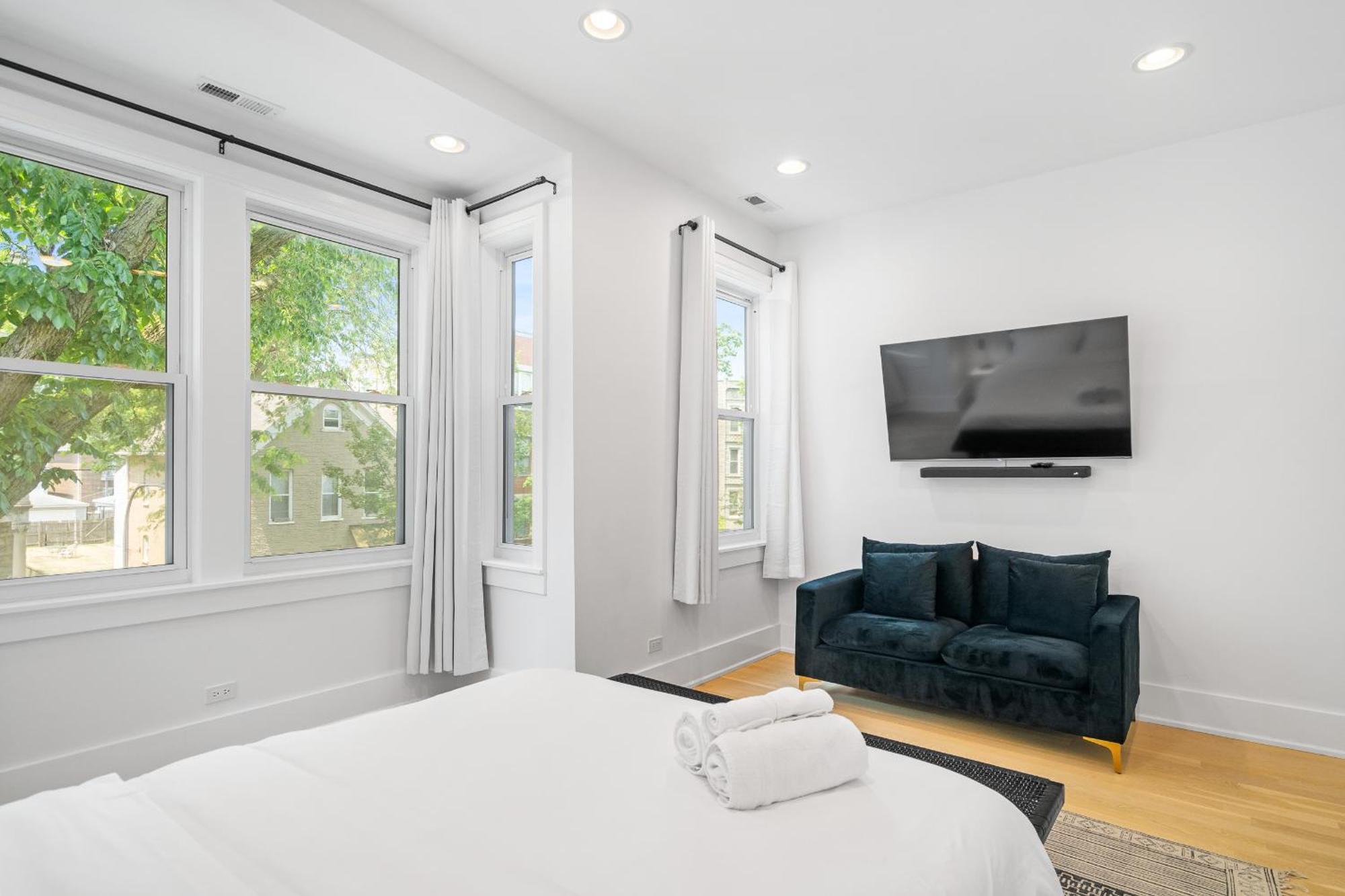 Luxe Sfh Bucktown Retreat With Garage Parking Chicago